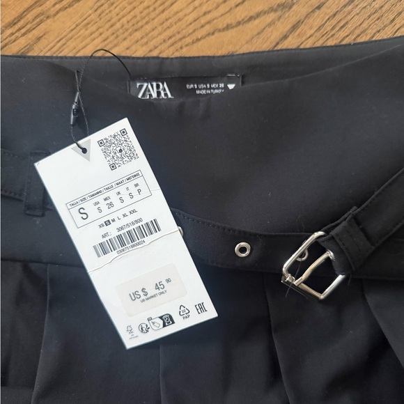 Zara Black Pleated Mini Skort with Buckle Detail - Picture 4 of 4